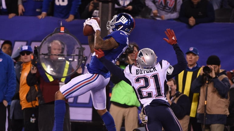 Giants wide receiver Odell Beckham Jr. is targeted by Eli...