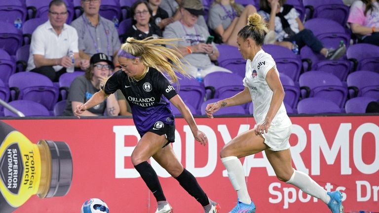 Orlando Pride midfielder Mikayla Cluff, left, controls the ball in...