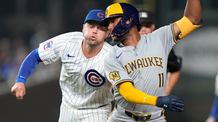 Chicago Cubs second base Nico Hoerner catches Milwaukee Brewers' Jackson...