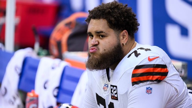 Cleveland Browns tackle Jedrick Wills Jr. (71)on the sidelines during...