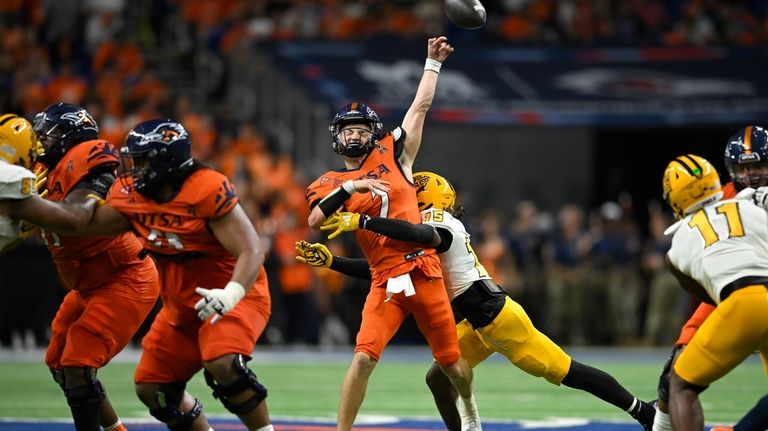 UTSA quarterback Owen McCown is sacked by Kennesaw State's Jayven...