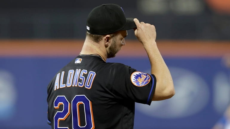 pete alonso eyes closed