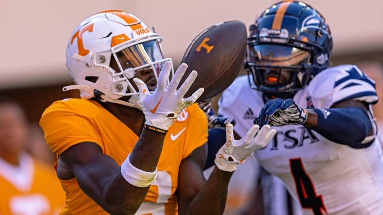 Tennessee wide receiver Ramel Keyton (9) catches a pass as...