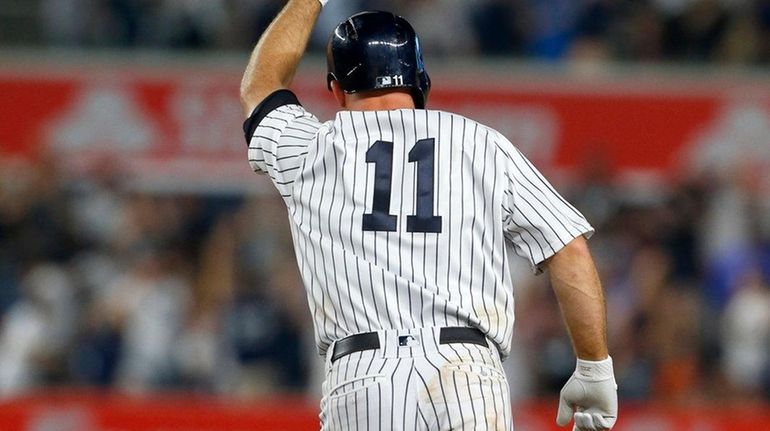 Brett Gardner rounds the bases on his tying two-run homer...