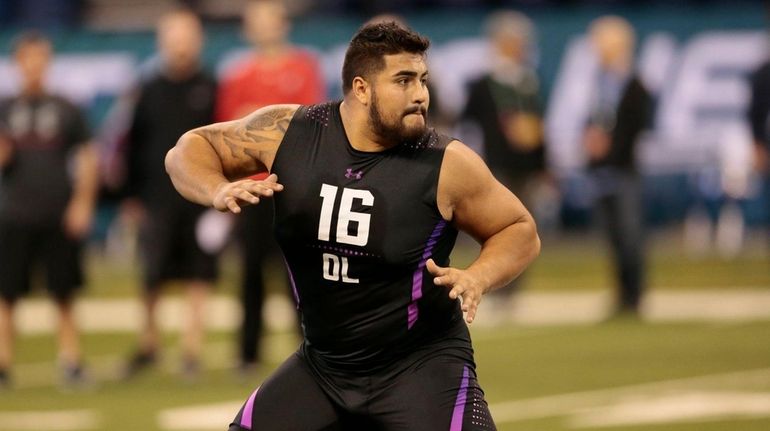 UTEP offensive lineman Will Hernandez participates in a drill at...