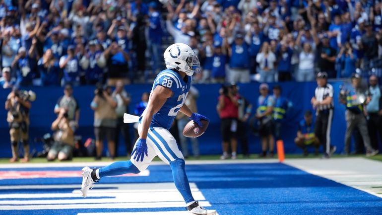 Indianapolis Colts running back Jonathan Taylor (28) runs to the...