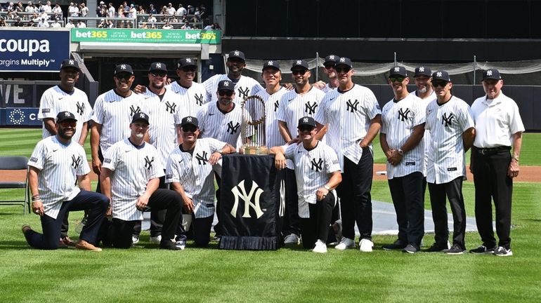 Members of the Yankees' 2009 World Series championship team pose...