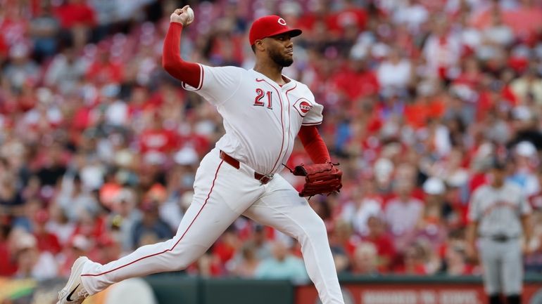 Cincinnati Reds starting pitcher Hunter Greene throws against the San...