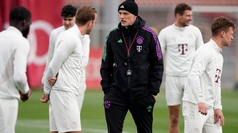 Bayern's head coach Thomas Tuchel talks to Harry Kane during...