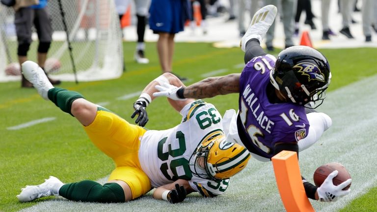 Baltimore Ravens' Tylan Wallace runs for a touchdown after a...