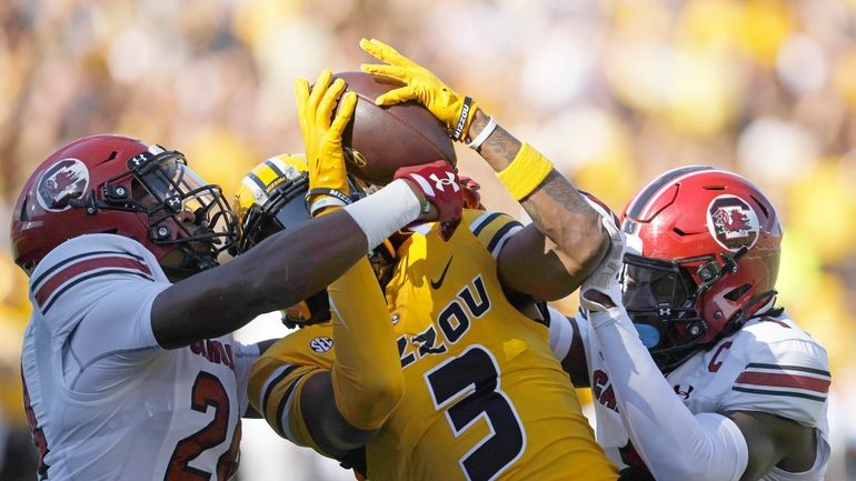 Missouri wide receiver Luther Burden III (3) catches a pass...