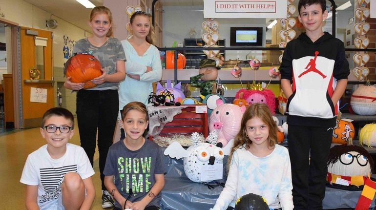 Students at Park Avenue Elementary School in North Bellmore display...