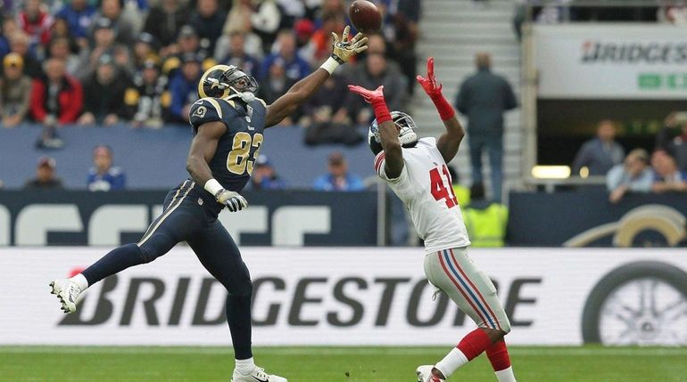 Los Angeles Rams wide receiver Brian Quick, left, and Giants...