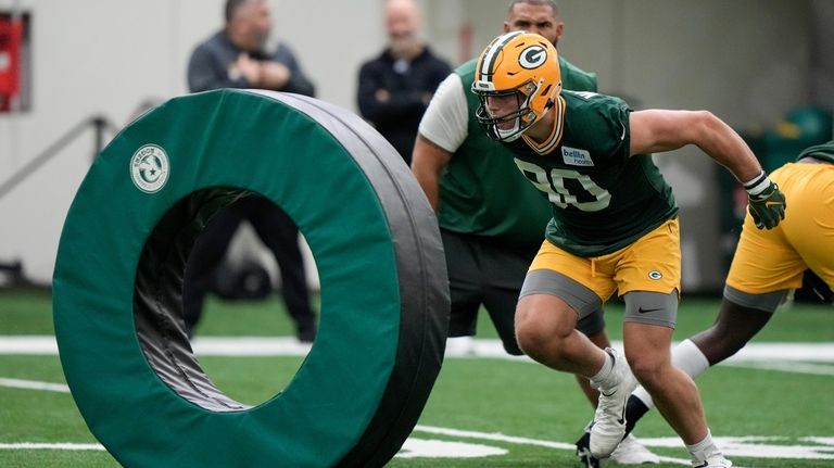 Green Bay Packers 2023 first-round pick: OLB Lukas Van Ness