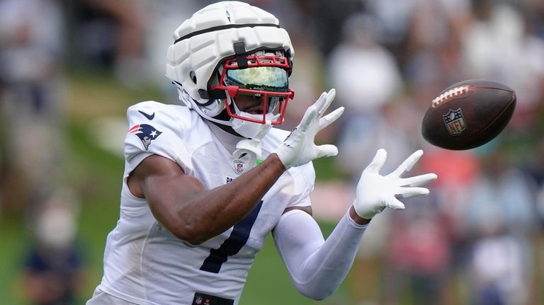 New England Patriots wide receiver JuJu Smith-Schuster makes a catch...