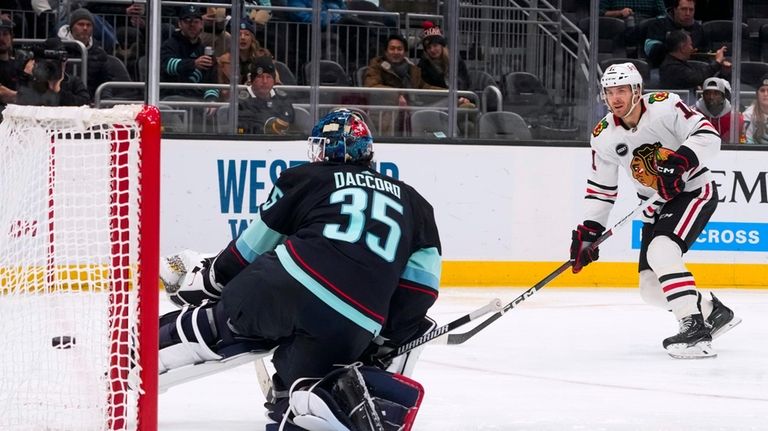 Chicago Blackhawks right wing Taylor Raddysh (11) scores a goal...