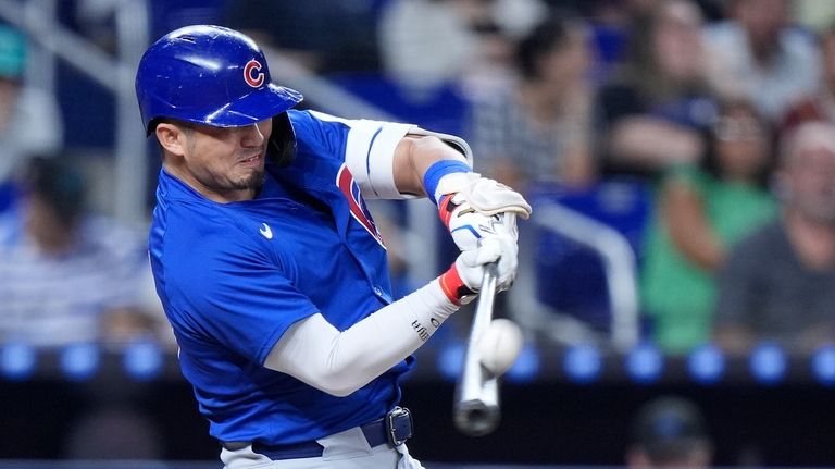 Chicago Cubs' Seiya Suzuki, of Japan, pops out during the...