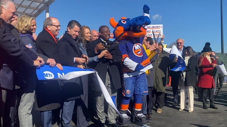 Islanders raise the banners to the UBS Arena rafters - Newsday