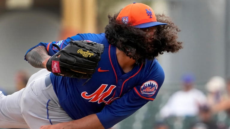 Mets starting pitcher Sean Manaea throws during the first inning...