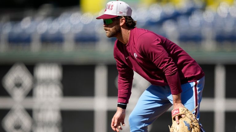 Bryce Harper goes deep twice in spring training game