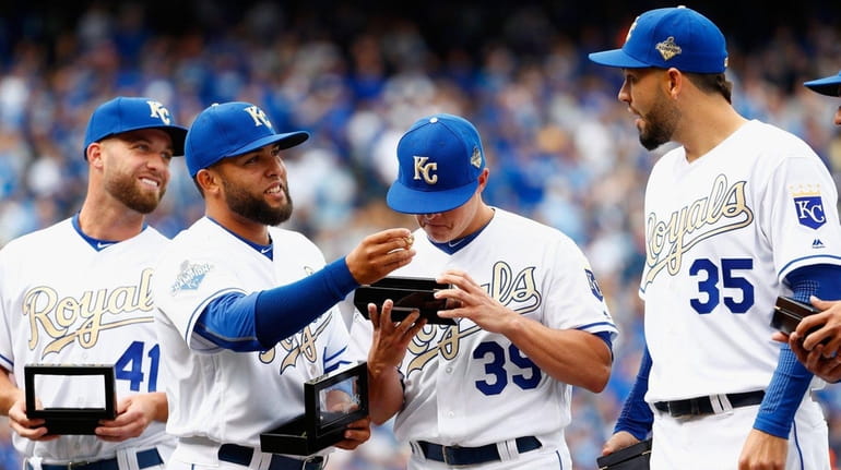 Royals get their rings, fall to Mets