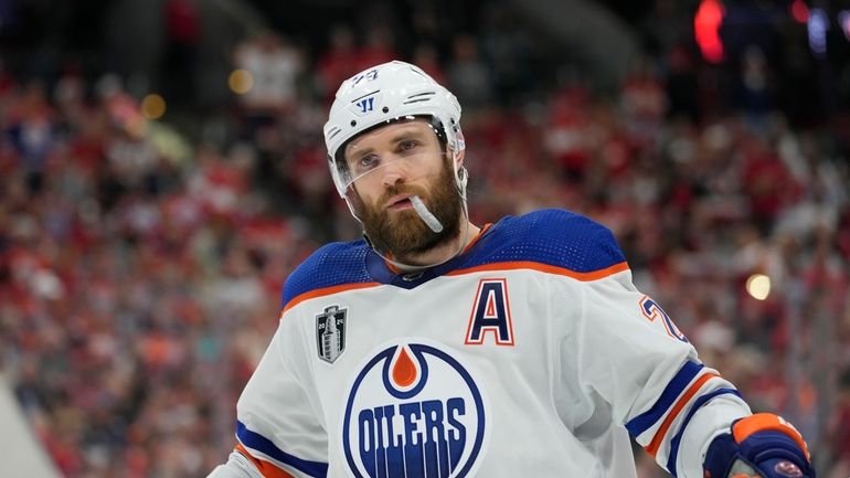 Edmonton Oilers center Leon Draisaitl (29) skates on the ice...