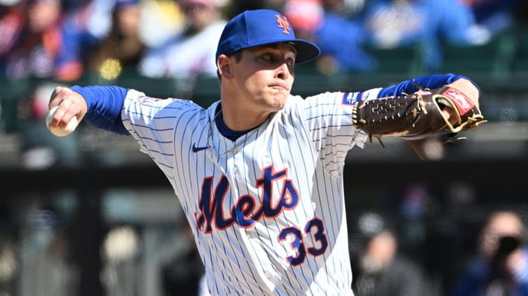 Mets relief pitcher Drew Smith delivers against the Brewers during...