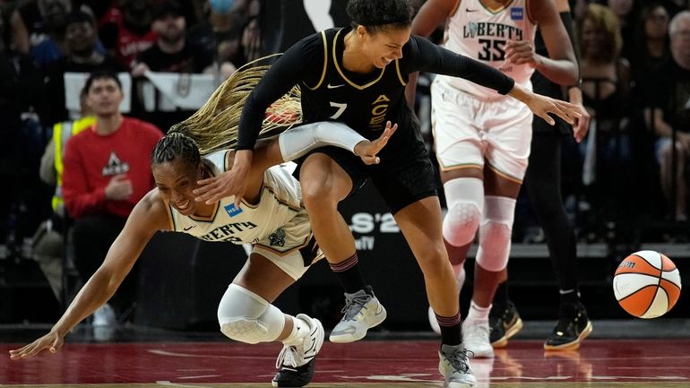 Sabrina Ionescu scores career-high 37 points as Liberty beats Dream