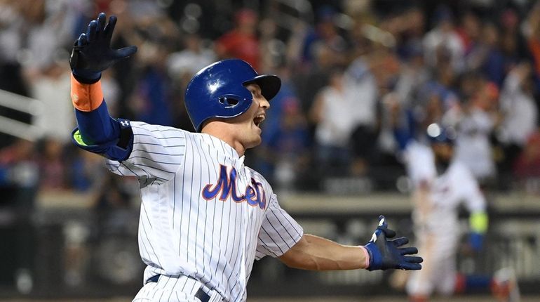 Mets pinch hitter Brandon Nimmo reacts as he rounds the...