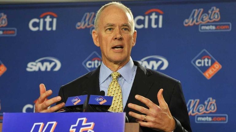 Mets GM Sandy Alderson speaks with reporters on Oct. 29,...