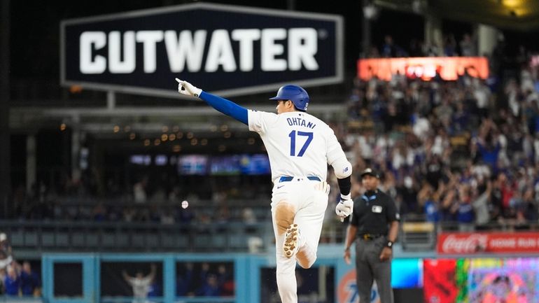 Los Angeles Dodgers designated hitter Shohei Ohtani (17) runs the...