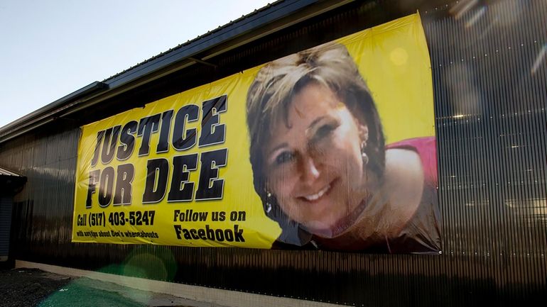 A banner shows a photo of missing woman Dee Warner...