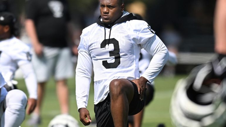 Las Vegas Raiders running back Zamir White works out during...