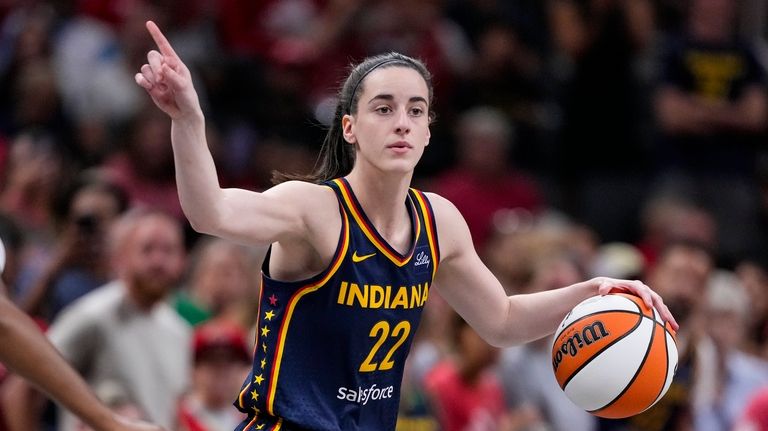 Indiana Fever guard Caitlin Clark (22) play sagainst the Washington...