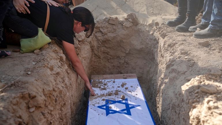 Rimon Buchshtab mourns during the funeral of her husband Yagev...