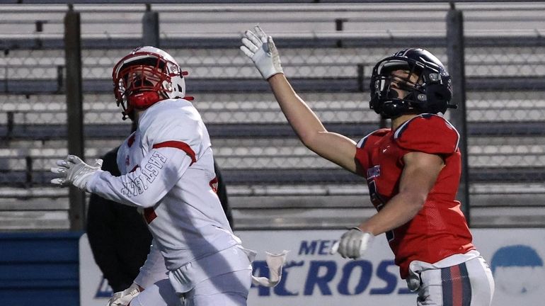 East Islip's Matt McIntee makes the reception ahead of Will...