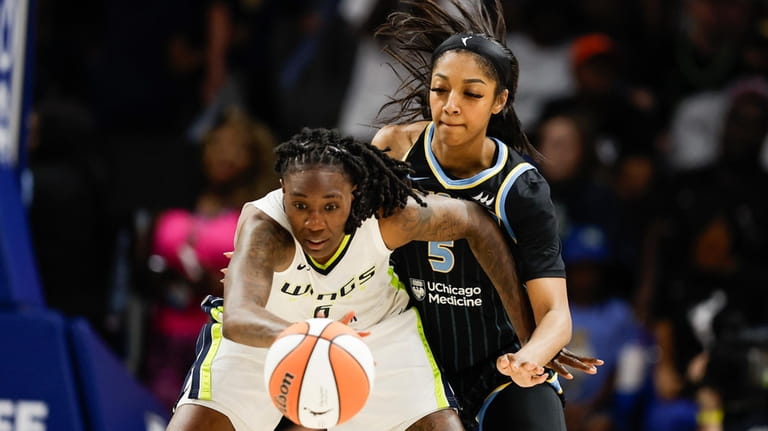 Chicago Sky forward Angel Reese (5) defends against Dallas Wings...