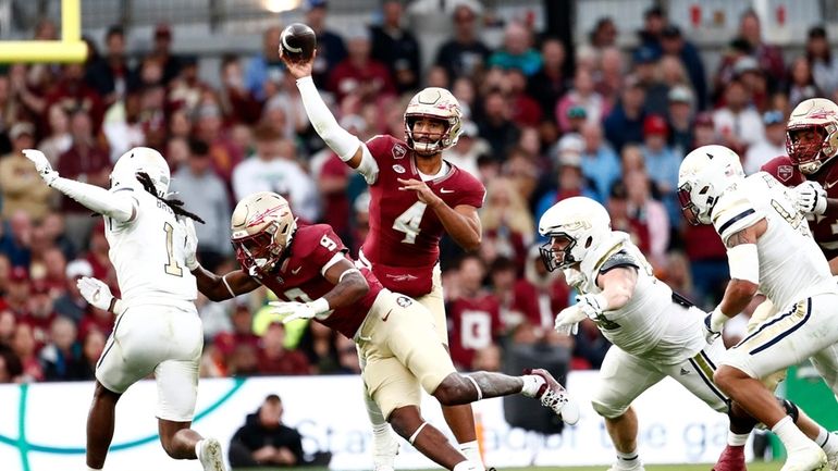 Florida's DJ Uiagalelei throws the ball during the NCAA college...