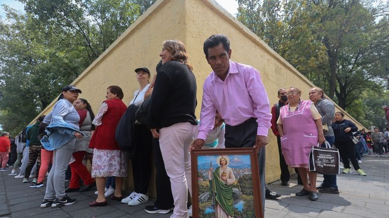 Devotees line up to see a relic of St. Jude...