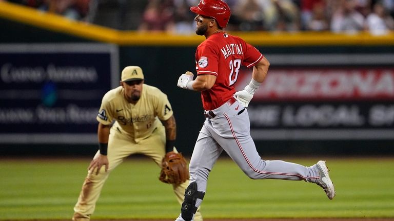 Diamondbacks' Tommy Pham gets into spat with fan from on-deck