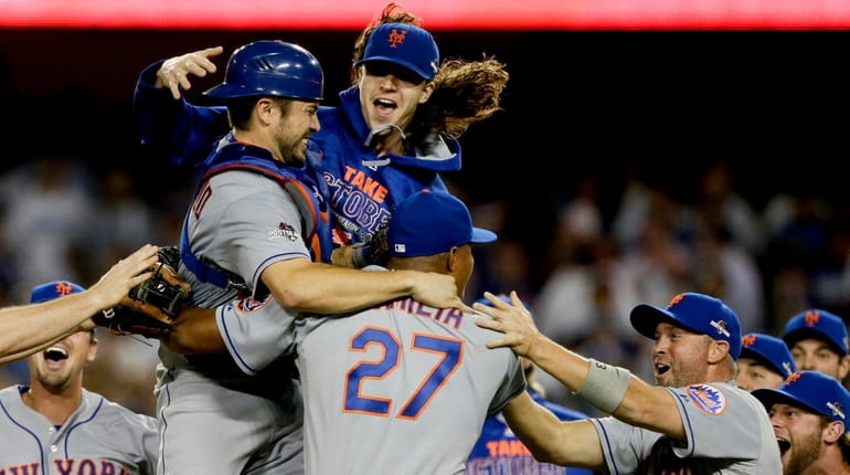 deGrom overcomes adversity in NLDS victory