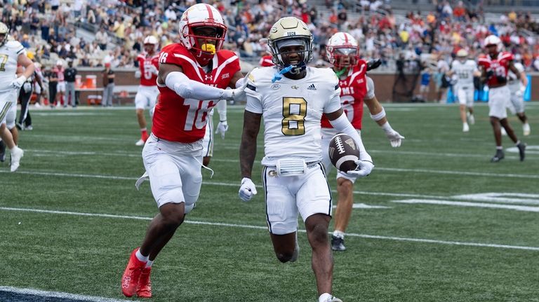 Georgia Tech wide receiver Malik Rutherford (8) runs in for...