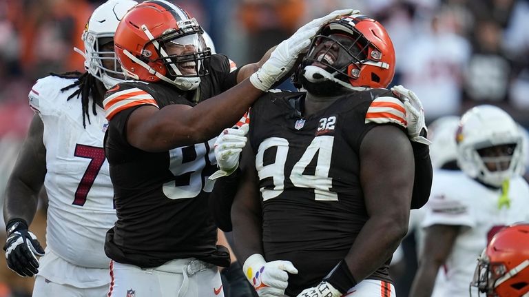 Cleveland Browns defensive tackle Dalvin Tomlinson (94) is congratulated by...