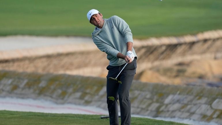 Scottie Scheffler chips to the 18th green at Pebble Beach...