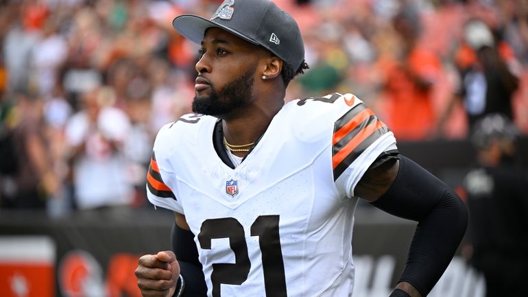 Cleveland Browns cornerback Denzel Ward (21) runs on the sideline...