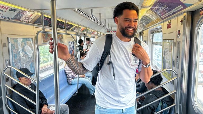 Mets pitcher Sean Manaea on the 7 train to Mets-Willets...