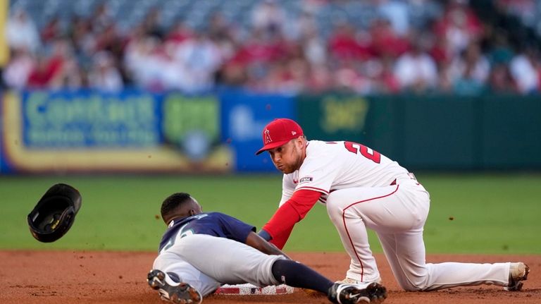 Seattle Mariners' Randy Arozarena, left, steals second as Los Angeles...