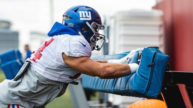 Blake Martinez of the Giants.