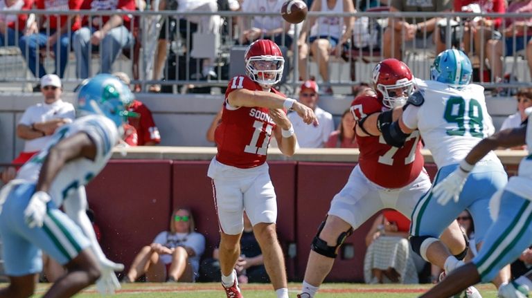 Oklahoma quarterback Jackson Arnold (11) passes against Tulane during the...