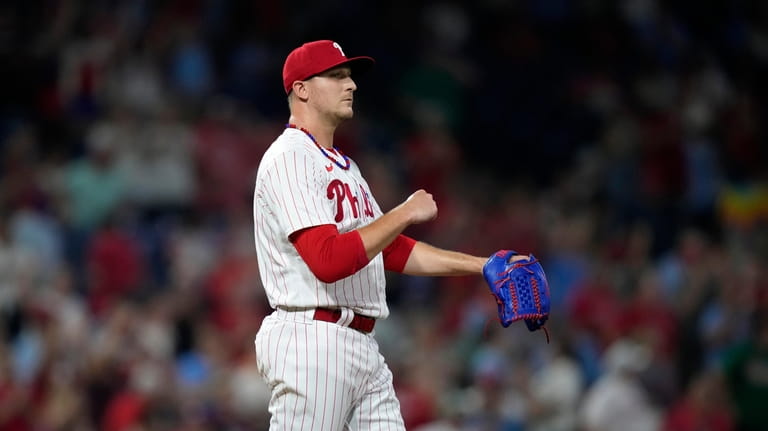 Phillies HOLD ON to beat Padres 9-7, with a nail-biting finish